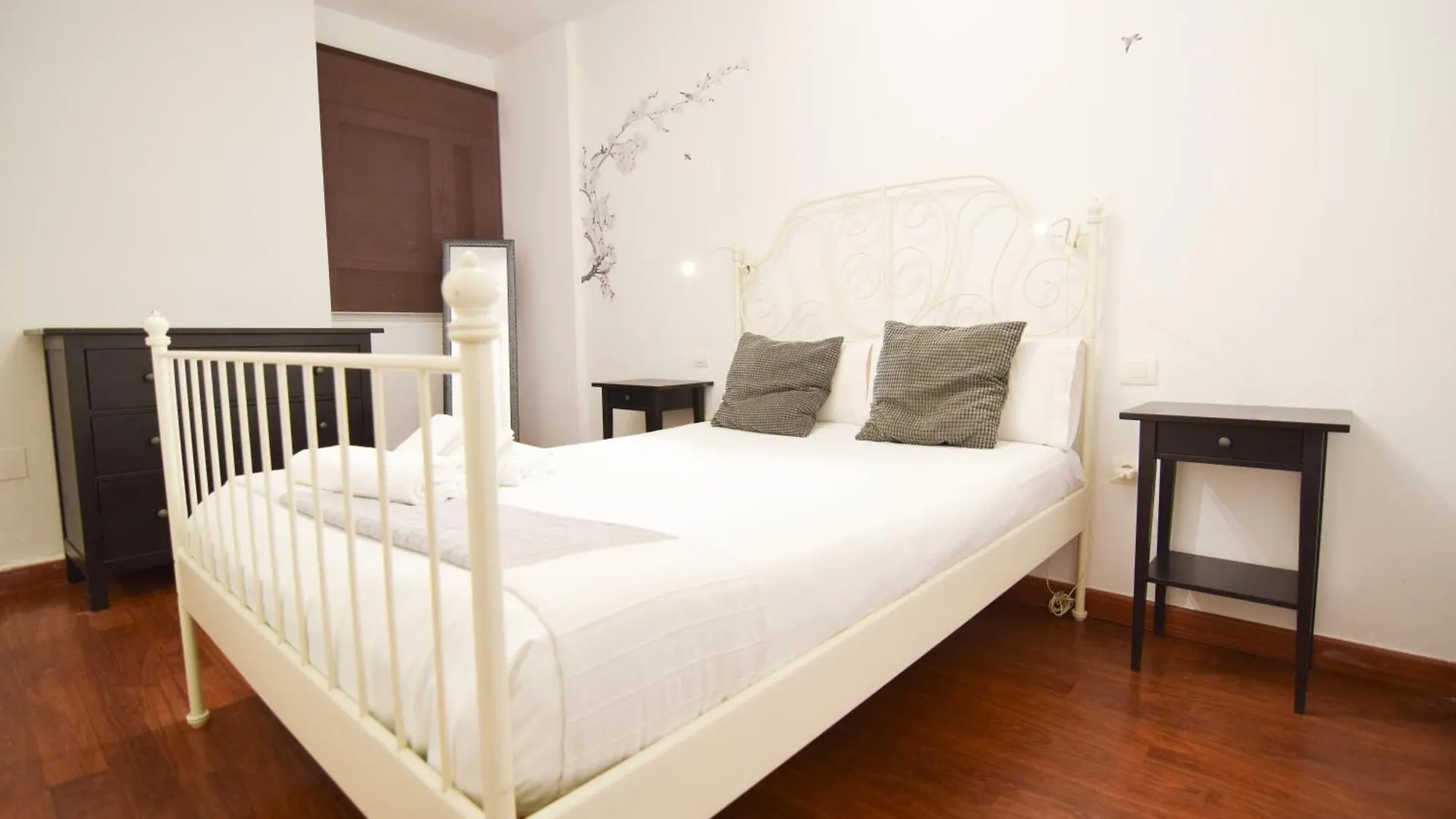 Letmalaga Economy Bishop Orchard Apartment  Malaga